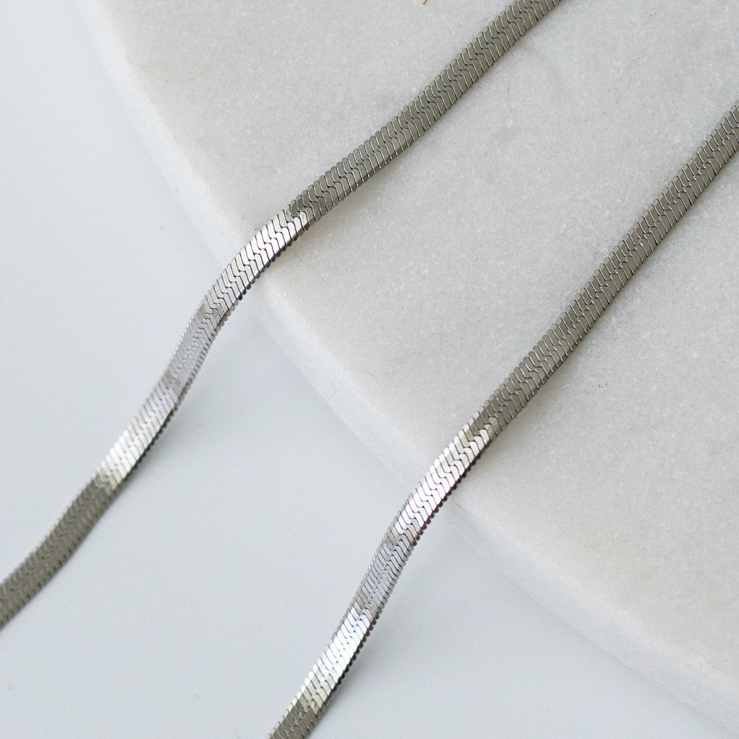 Snake chain necklace in gold and silver finishes, a sleek and timeless gift that says more than fleeting gestures.