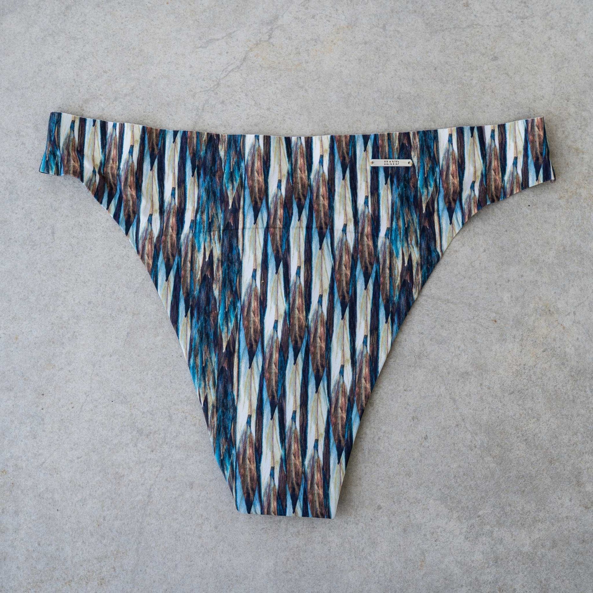 Gym Thong available in sizes S to 3XL, featuring a high-waist design, supportive fit, and optional gift box.