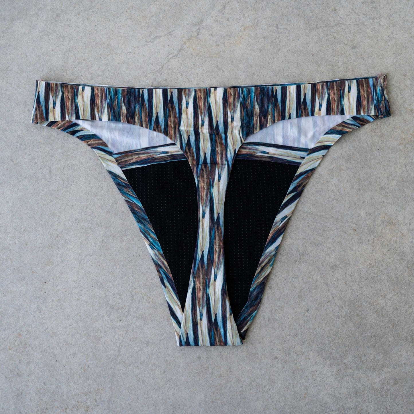 Gym Thong available in sizes S to 3XL, featuring a high-waist design, supportive fit, and optional gift box.