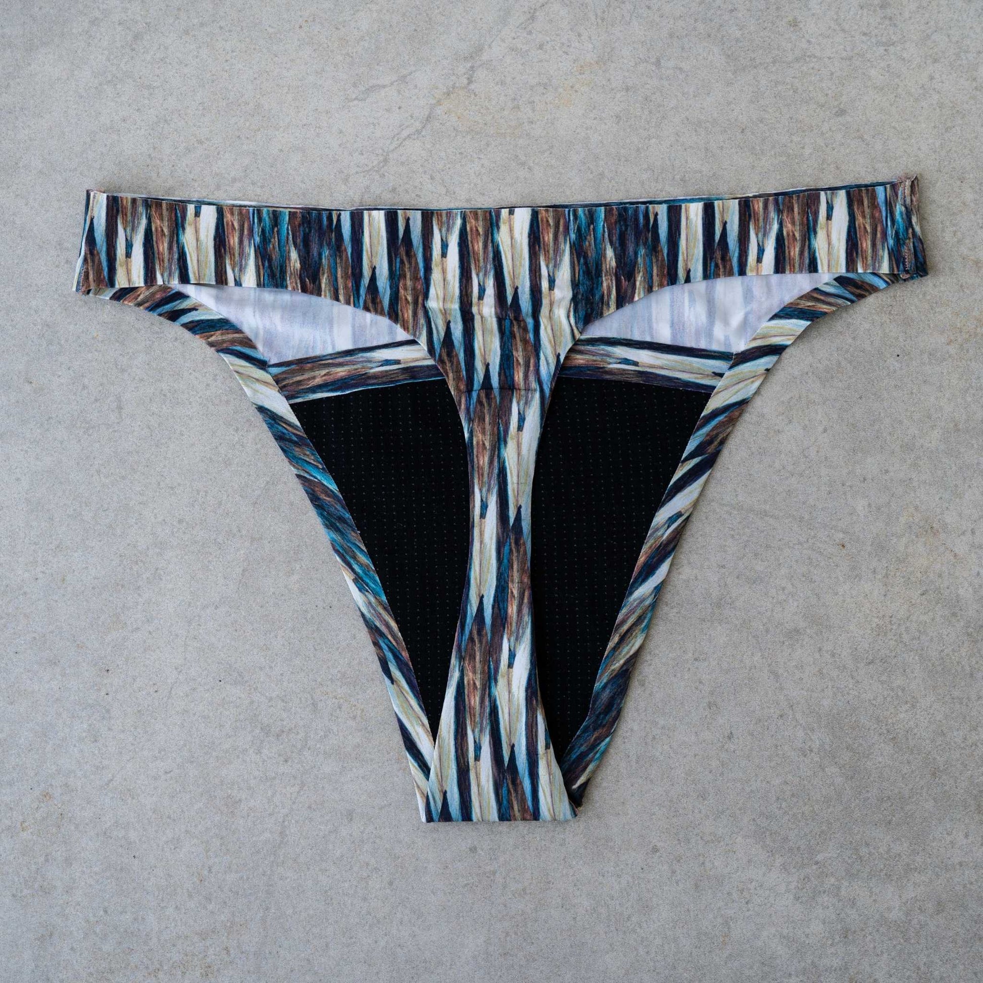 Gym Thong available in sizes S to 3XL, featuring a high-waist design, supportive fit, and optional gift box.