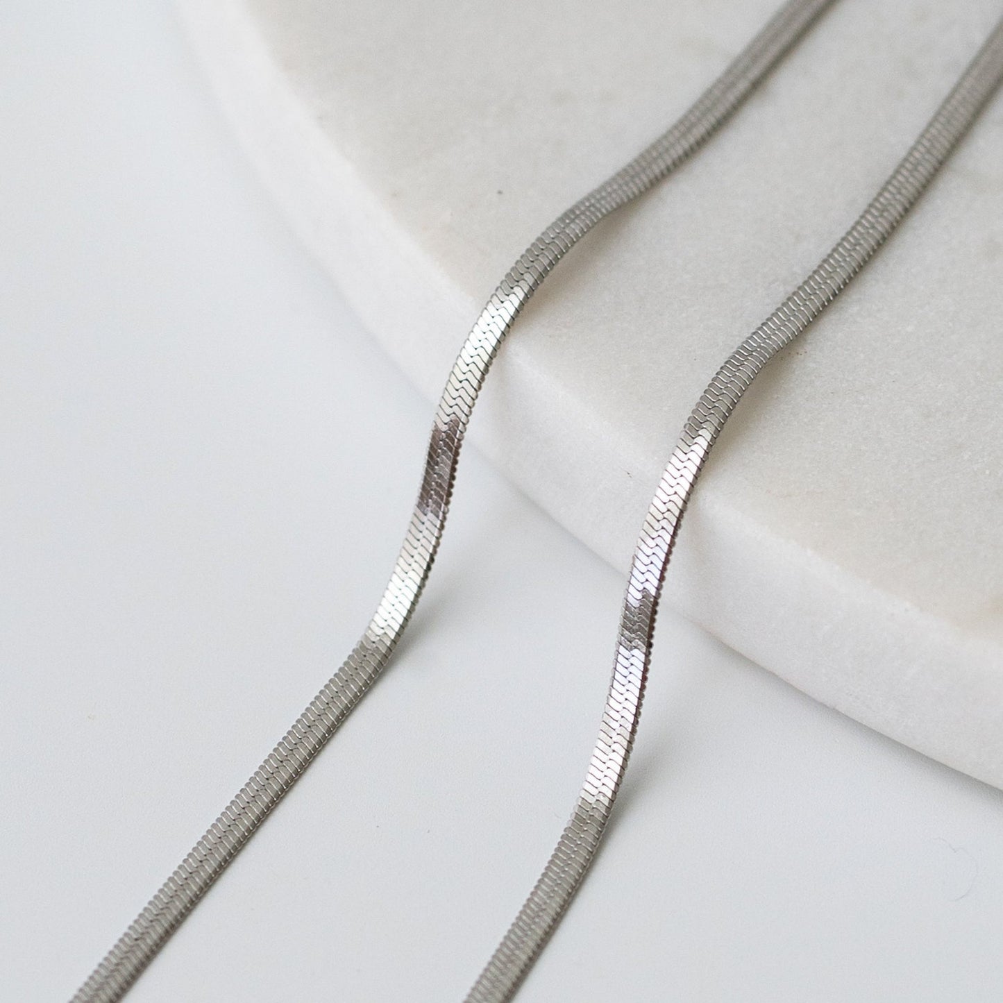Snake chain necklace in gold and silver finishes, a sleek and timeless gift that says more than fleeting gestures.